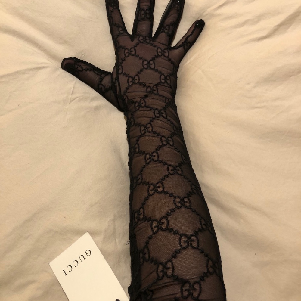 Tulle Gucci gloves